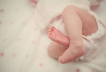 정부 “태아치료 수가 가산 100% → 400%로 대폭 인상” baby sleeping